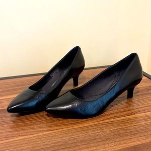 Rockport Women’s Black Kitten Heels, Size 9